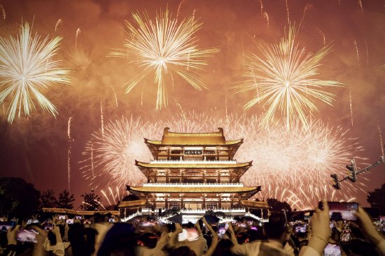 (杜甫江阁烟花夜景)