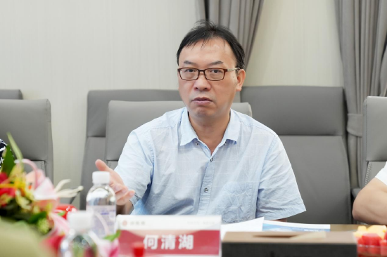 (何清湖校长发言)