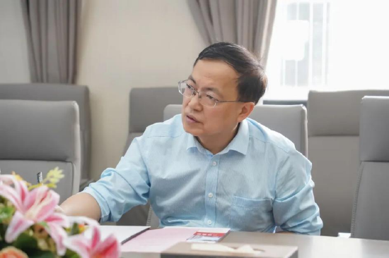 湖南省中医药研究院科技处处长黄江波发言