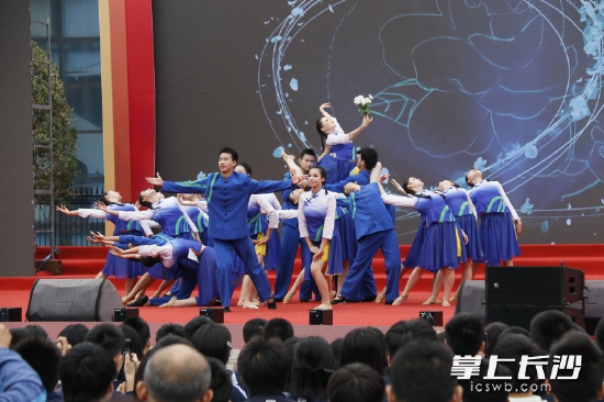 长郡学子的情景剧表演《如愿》。长沙晚报全媒体记者 林暘 摄