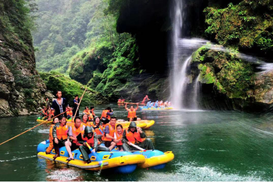 "天下第一漂"猛洞河