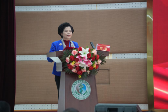 湖南省中医药管理局副局长曾清出席本次会议。