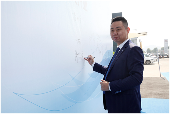 蒸湘区联合街道人大主任段德辉,衡阳市汽车协会常务会长陈启利,沃尔沃