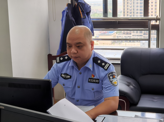 分享到     周柱参加公安工作以来,时刻以全心全意为人民服务的宗旨