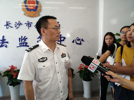 车丽华接受媒体采访