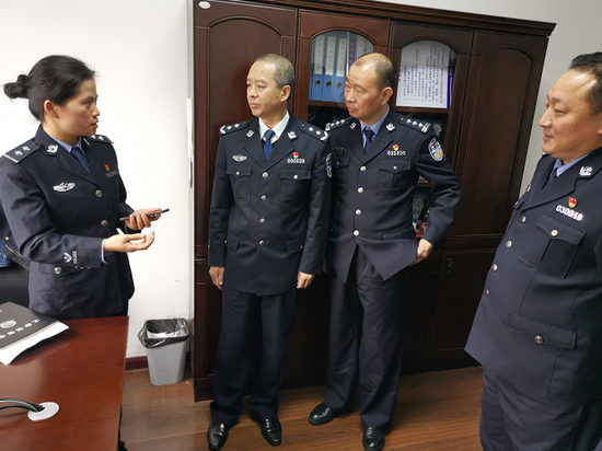 夏晓鸥一行在荷塘公安分局桂花派出所调研,荷塘区副区长,公安分局长