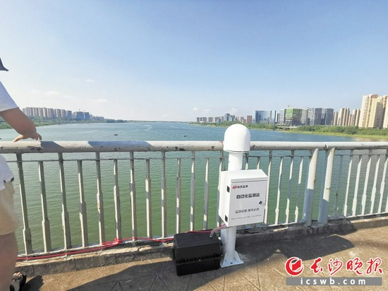 安装在三汊矶大桥上的"自动化监测站"设备接入"北斗 安全智能监测预警