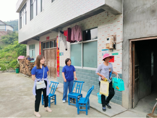 富德生命人寿常德中支为石门县子良镇陈家湾村捐赠20吨化肥