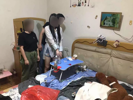 犯罪嫌疑人贾某岚指认现场