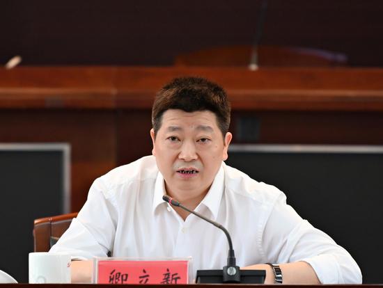 省委宣传部副部长,省政府新闻办公室主任卿立新在会上发言