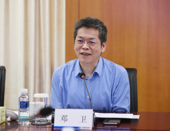 会上,文爱华行长对邓卫书记一行的到来表示热烈欢迎,对湖南大学长期