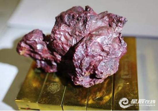 价值千万的稀世珍宝"辰砂王".