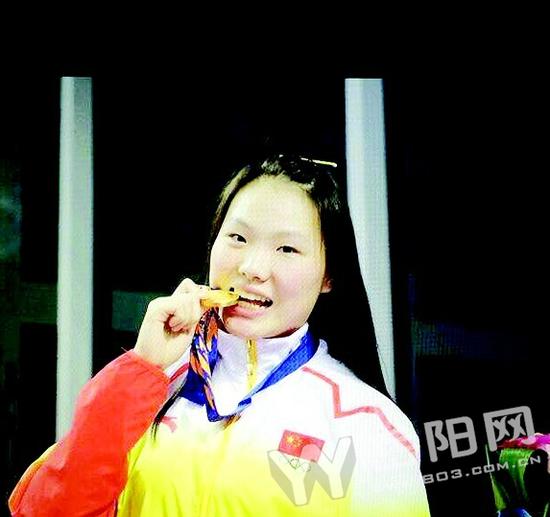 新闻频道 > 正文  两人比赛经验丰富,担任守门员的彭林,现是国家水球