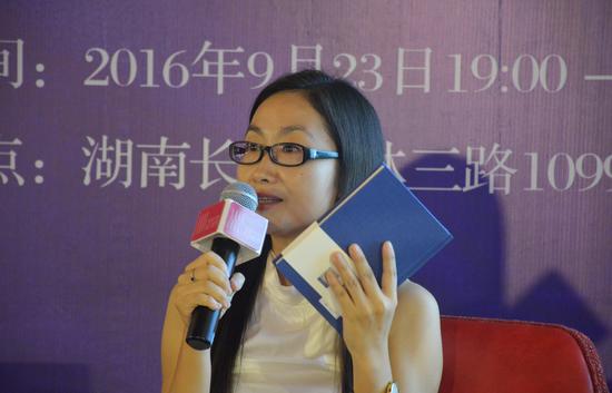 姚峥华胡洪侠长沙共谈书界大佬幕后故事