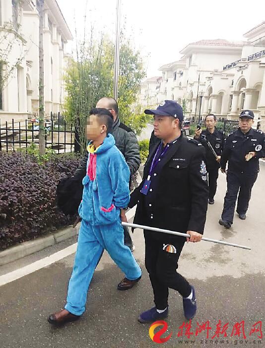 小偷被抓时,身上穿的还是别墅女主人的睡衣(受访者 供图)