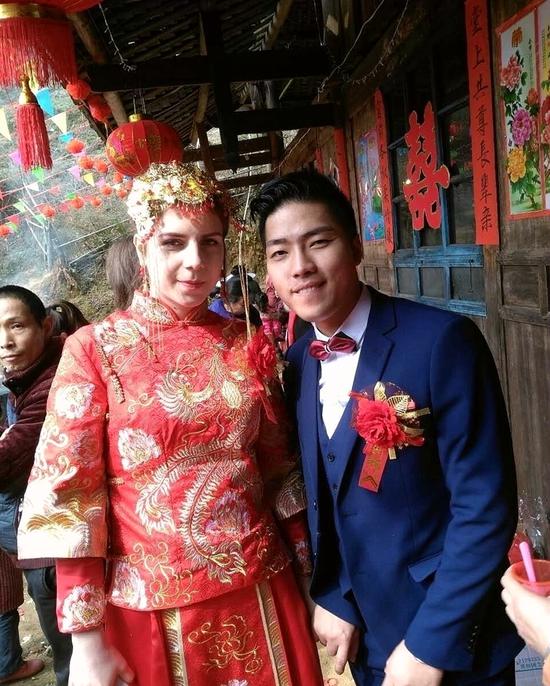 邵阳小伙迎娶乌克兰美女 媳妇颜值爆表
