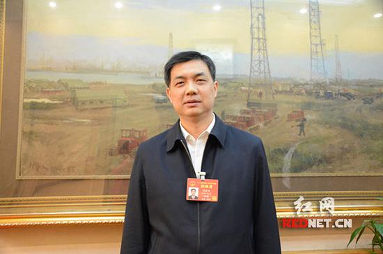 全国人大代表周海兵特色农产品穿新衣助增收