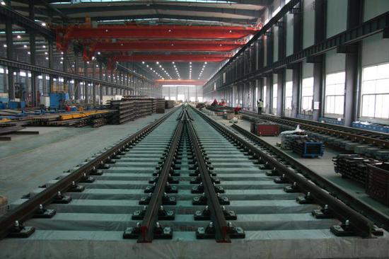 2009年6月,南方首组时速350公里42号单开道岔在铁建重工试制成功2016