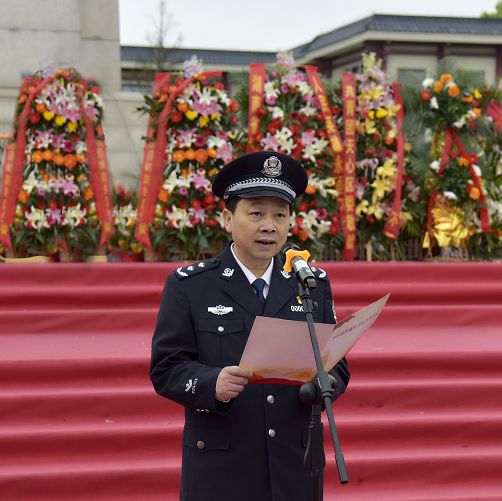 省公安厅党委委员,政治部主任谭学军在仪式上讲话