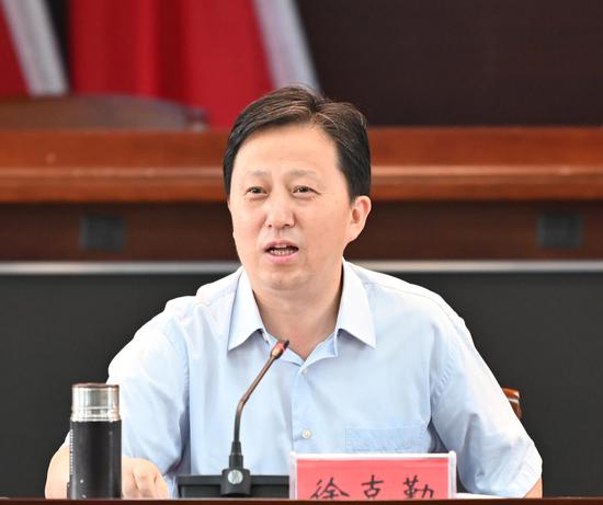 省委统战部常务副部长徐克勤在会上发言