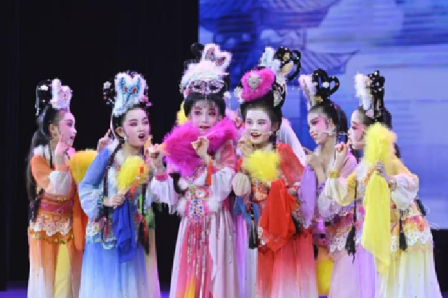 近日，2026年湖南省少儿戏曲小梅花暨第30届“中国少儿戏曲小梅花荟萃”湖南省选拔展演在湖南艺术职业学院开幕