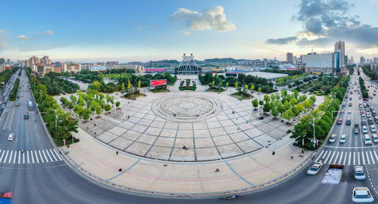 魏源广场邵阳火车站 申兴刚摄