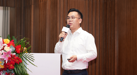超聚变湖南代表处合作伙伴业务部长 戴振启讲解“超聚变合作伙伴政策”