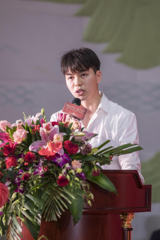 万家丽集团总经理黄晓丹发言