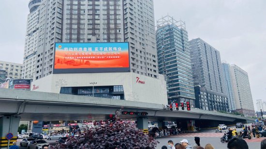 五一广场锦绣锦绣中环LED屏