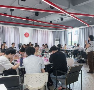 衡阳师范学院与祝融学院合作举办网创直播就业创业培训