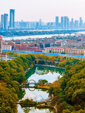 望山望水望月湖