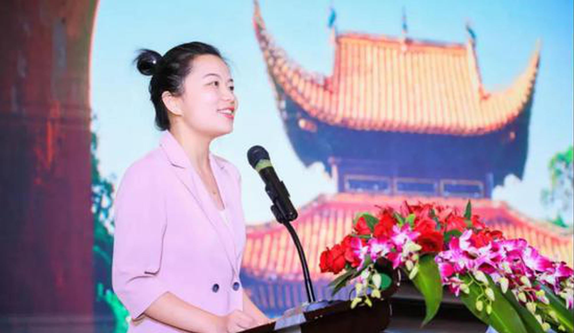 高颜值女副区长邀您来一场说走就走的旅行