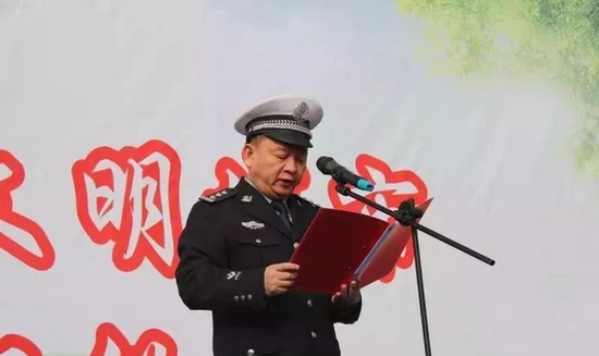 衡阳市交警支队长唐耀兵代表全市交警发表讲话