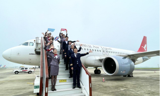 (机组成员合影)