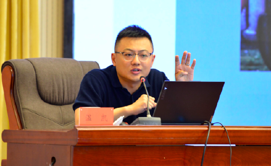 7月12日,公安部新闻传媒中心摄影记者温凯授课. 陈涛 摄