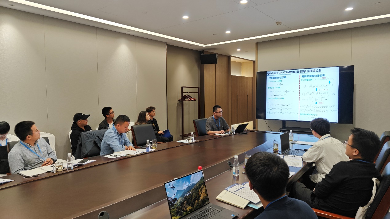 与会代表按领域在各分会场开展了学术交流与研讨(主办方供图)