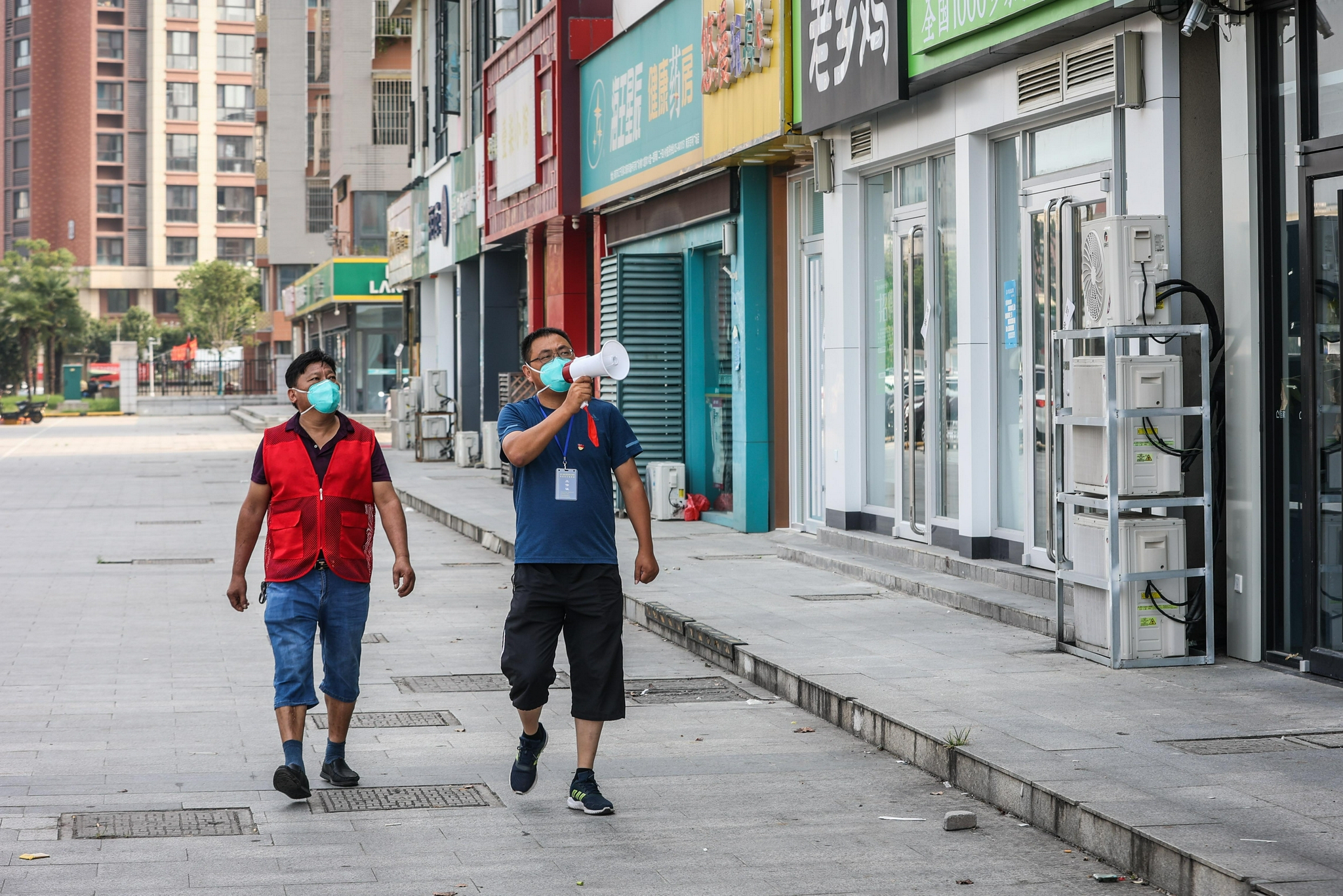 南京禄口街道调整为中风险地区背后风暴眼里14万人打响三大攻坚战