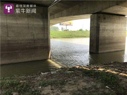 事发现场位于湖熟街道句容河宁杭高速公路桥下