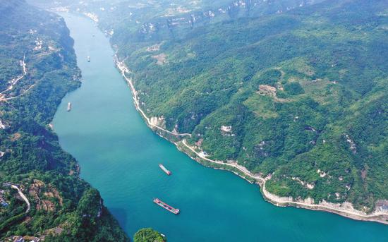 湖北省宜昌市,在夷陵区乐天溪镇王家坪至莲沱沿线,俯瞰长江西陵峡