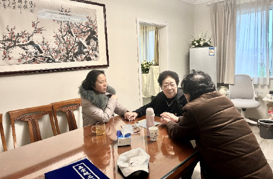 笔者夫妇在邓导寓所吊唁