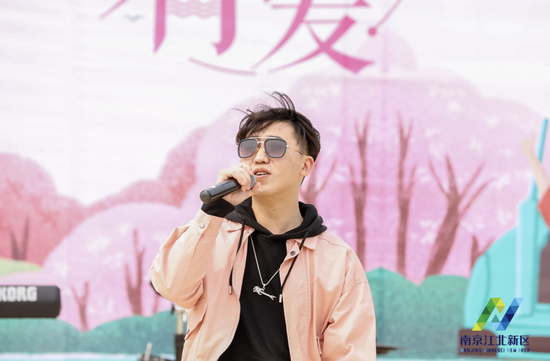 春光兮婉转珞樱兮盛绽