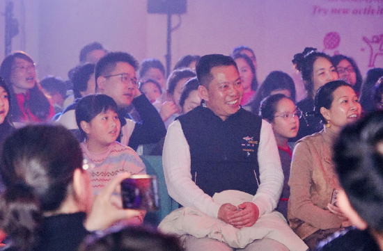 演出现场 范素丽/摄