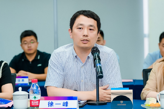 无锡市商务局流通处副处长徐一峰