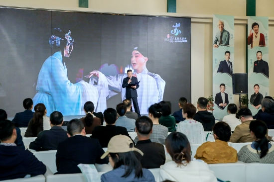 在内的国内一流艺术家,和众多江苏本地名嘴——省广电著名主持人杜荧