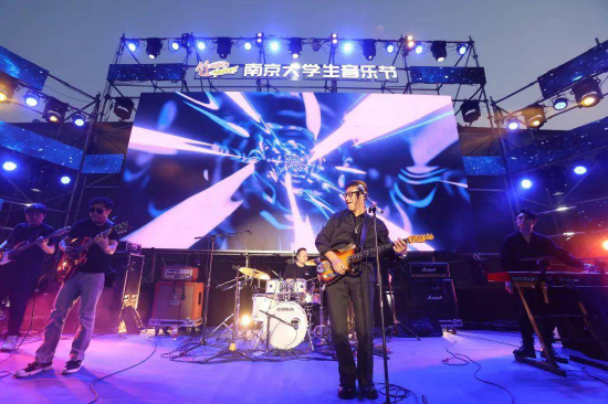 南京大学生音乐节上演“巅峰之夜”完美收官