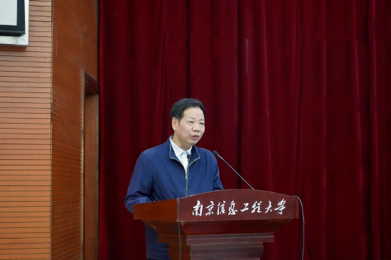 何文炯作主论坛报告