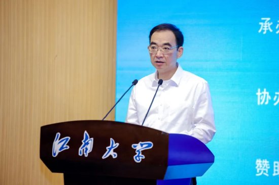 无锡市滨湖区委副书记、区政府区长李平致辞