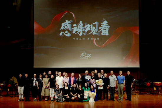 演员与嘉宾留影