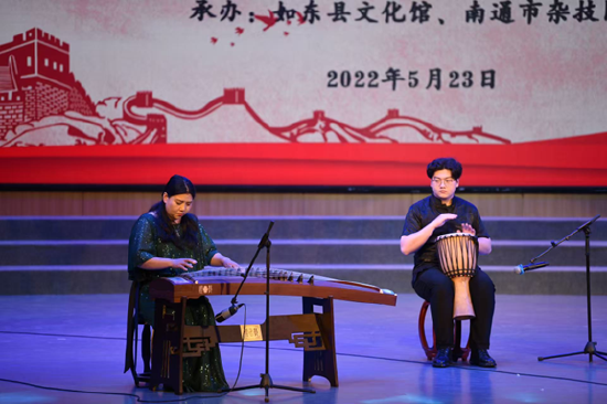 季天羽表演非洲手鼓