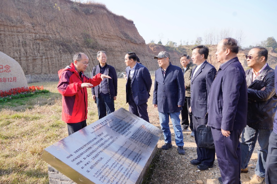 公园雨花石博物馆馆长谢荣新讲解